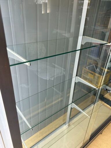 【B706】業務用　ガラスショーケース　コレクションケース　4段　前開き　現状品　ライト付き　趣味　コレクター　ハイケース