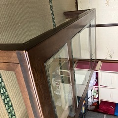 木製枠ガラステーブルの画像