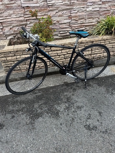 700Cクロスバイク　3✖️8段　変速ギア搭載　自転車