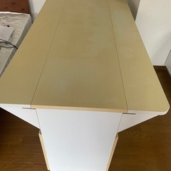 棚付きテーブルの画像