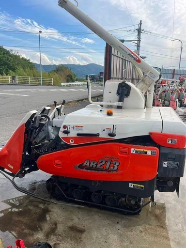 徳島県✴︎引き取り限定✴︎
クボタ　コンバイン　2条刈り　AR213　13馬力　247時間　グレンタンク 自動扱深制御　始動OK