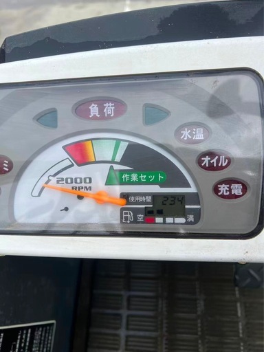 徳島県✴︎引き取り限定✴︎
クボタ　コンバイン　2条刈り　AR213　13馬力　247時間　グレンタンク 自動扱深制御　始動OK