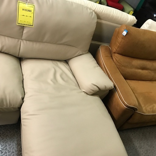 ジャングルジャングル貝塚店　ニトリ　ソファ　カウチソファー　グレージュ　皮生地　大きい　快適　インテリア　家具　シンプル　オシャレ　中