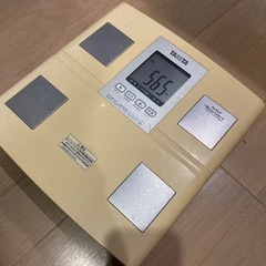古いけど現役　タニタの体重計の画像