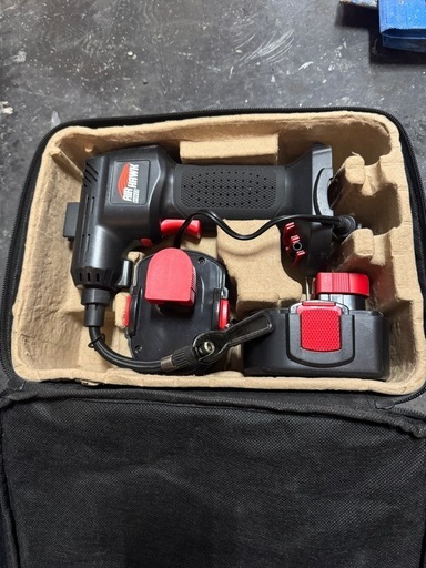 電動空気入れ AIRHAWK AH001 コードレス式 エアーコンプレッサー 12V