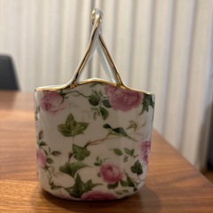 ロイヤルアーデン　薔薇柄小物入れ　の画像