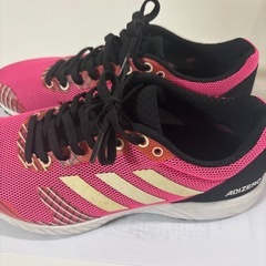 adidasスニーカーの画像