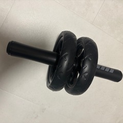 筋トレセット(ダンベル、プッシュアップバー、腹筋ローラー)の画像