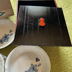 有田焼の窯元「春峰」による、瑞々しい青い花々が描かれた和皿5客セットの画像