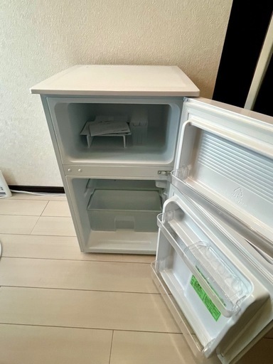 【大幅値下げ！】COMFEE’ 小型 2ドア冷凍冷蔵庫 90L RCT90WH/E