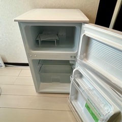 COMFEE’ 小型 2ドア冷凍冷蔵庫 90L RCT90WH/Eの画像