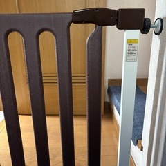 ベビーゲートスダンどの画像