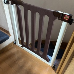 ベビーゲートスダンどの画像