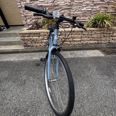 【スピードワールド】自転車 クロスバイククロスバイク 26インチ シマノ6段変速 自転車 26インチ 軽量 スチールフレーム 初 通勤 通学 大人 泥除け付き ライト付き カギ付きの画像