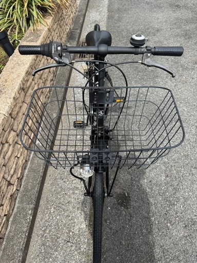 大きな前カゴ　LEDオートライトや6段変速ギア付き　自転車?