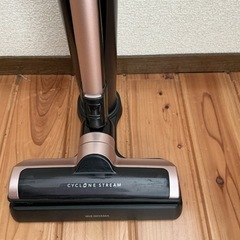 アイリスオーヤマ コードレス掃除機 動作OK 訳あり（扉破損）紙パックなし の画像