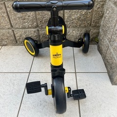 子ども用の三輪車の画像