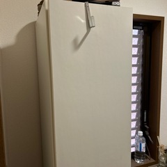 ホワイト靴収納棚 扉付きの画像