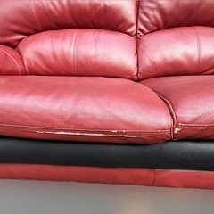 本革ソファー 赤の画像