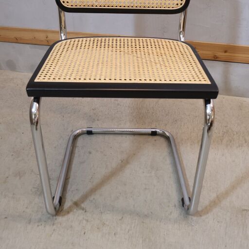 マルセル・ブロイヤー(Marcel Breuer)によってデザインされた名作椅子”Cesca Chair(チェスカチェア)”。弾力性の