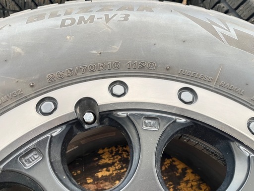 中古のタイヤ、冬に1回だけ使ったものです