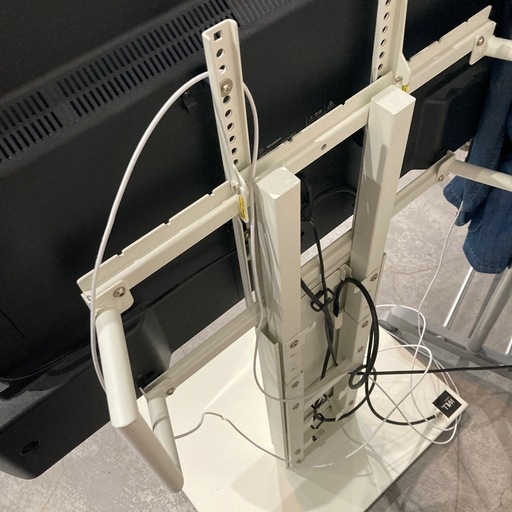 【ジモティー割】SHARP 2022年製 42インチ 4K 液晶テレビ WALLスタンド付き（ID2140）