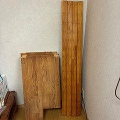 木の板✖️5枚　支柱✖️4本の画像