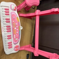 ハローキティ うたえるキーボード PILOT 光るライト 録音再生機能付き　ピアノの画像
