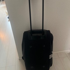 アディダス　キャスター付き　遠征バッグ　トラベルバッグの画像