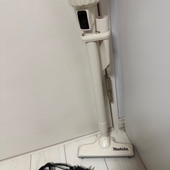 Makita スティッククリーナー 本体 充電器付きの画像