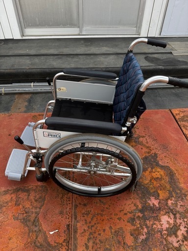 MiKi ミキ 軽量 自走式 車椅子 折りたたみ アルミ製 介護用 中古埼玉県