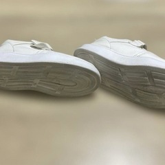 男女兼用 スポーツシューズ、日常使いオールシーズン対応、耐久性のある運動靴の画像