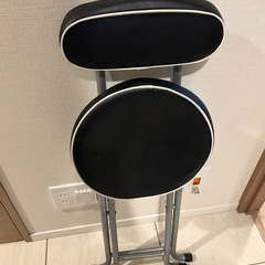 【省スペース】折りたたみパイプ椅子（ブラック×シルバー）／キッチン・作業用にの画像