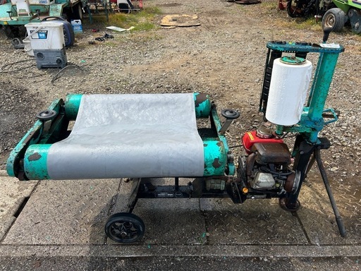 タカキタ ラッピングマシーン　牧草ロール機 ワラ梱包機 ミニラップマシン 牧草ロール　稾 梱包　集草　畜産　宮崎 ロールベール エンジ