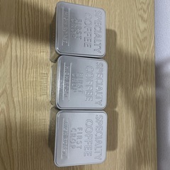 四角い缶の画像