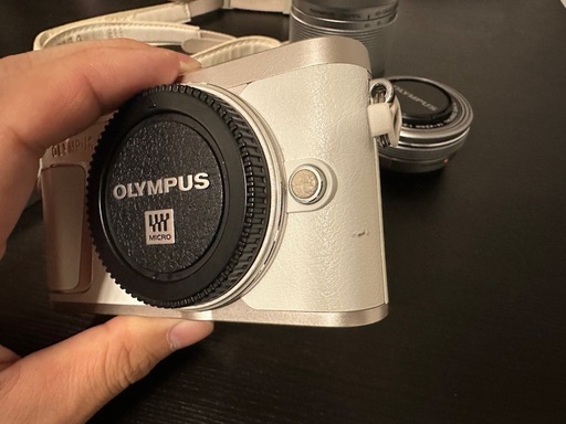 【取引進行中】OLYMPUS ミラーレス一眼 PEN E-PL9 ダブルズームキット ホワイト【シャッター回数3434】