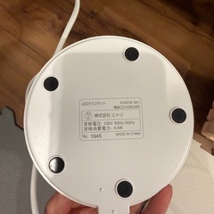 ニトリ LEDデスクライト PORTE WH ホワイト ほぼ未使用の画像
