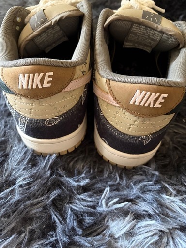 Travis Scott × Nike SB Dunk Low 