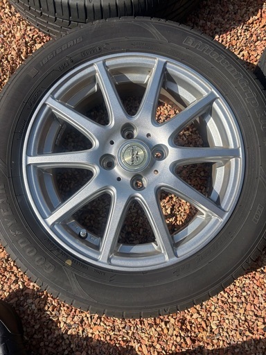アクアやヴィッツ　フィットなどに　185/60r15 バリ溝　ホイール美品