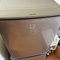 シャープ製の洗濯機、冷蔵庫セットの画像