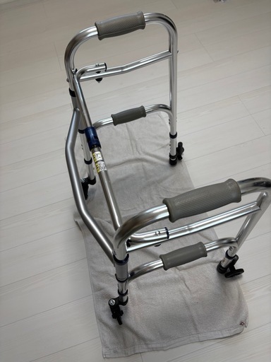 折りたたみ式歩行器     高齢者用