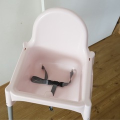 IKEA ベビーチェア　ハイチェア　ピンク　テーブル付きの画像