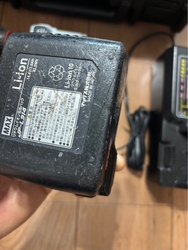 MAX 充電式インパクトドライバーセット　バッテリー2個付き！