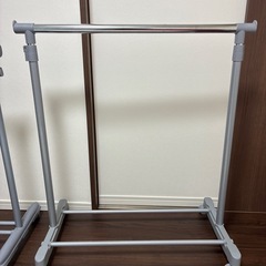 ハンガーラックの画像
