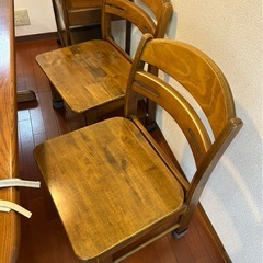 ダイニングテーブルの画像
