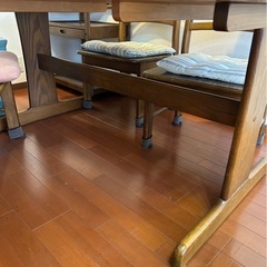 ダイニングテーブルの画像