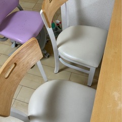 ダイニングテーブルの画像