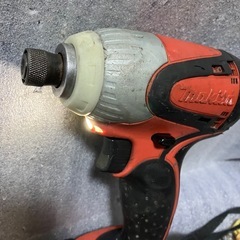 makita 14vインパクトドライバTD131D中古セットの画像