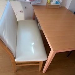 ダイニングテーブルの画像