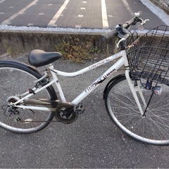 自転車　クロスバイクの画像